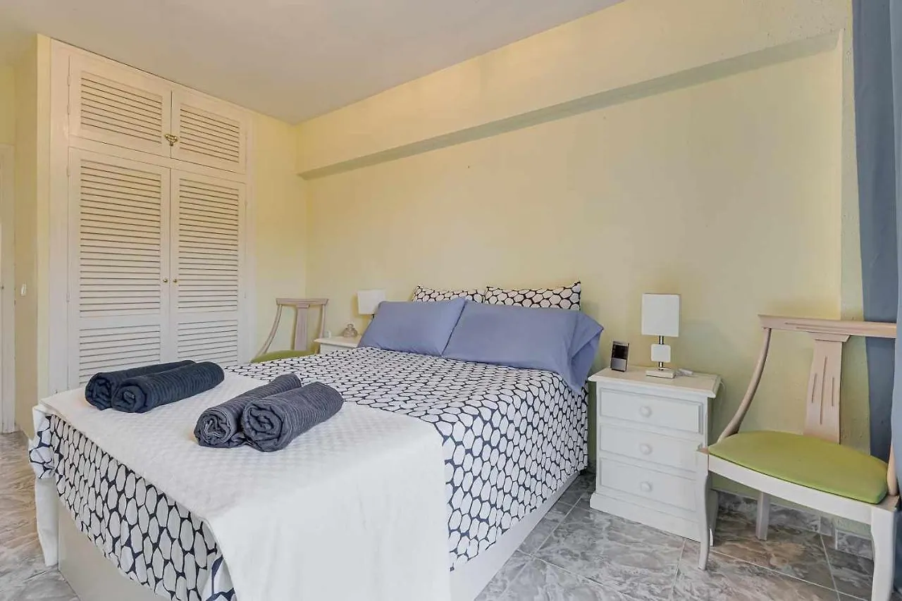 Rentalsbcn Apartamentos Corona Blanes