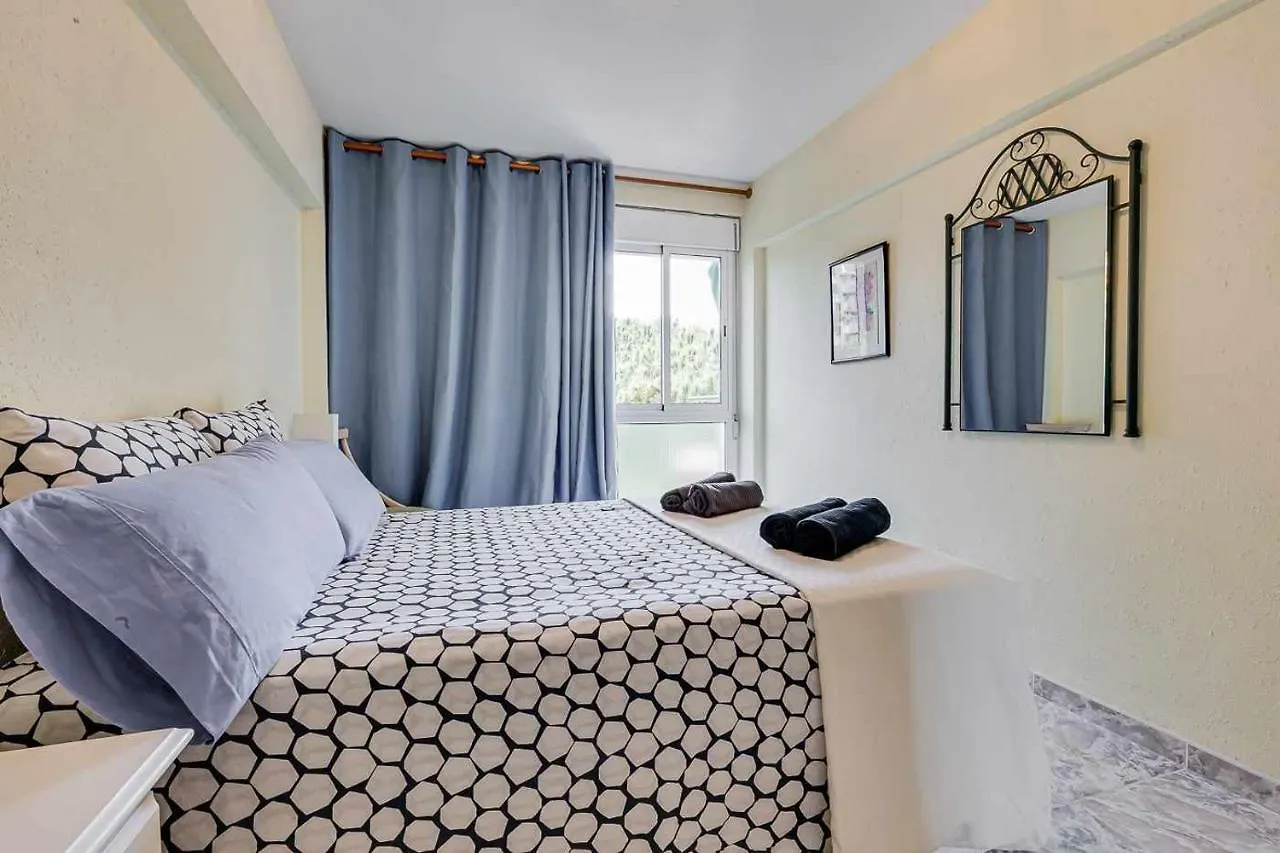 Rentalsbcn Apartamentos Corona Blanes 0*,